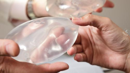 隆胸手術(shù)胸部假體 隆胸手術(shù)胸部假體