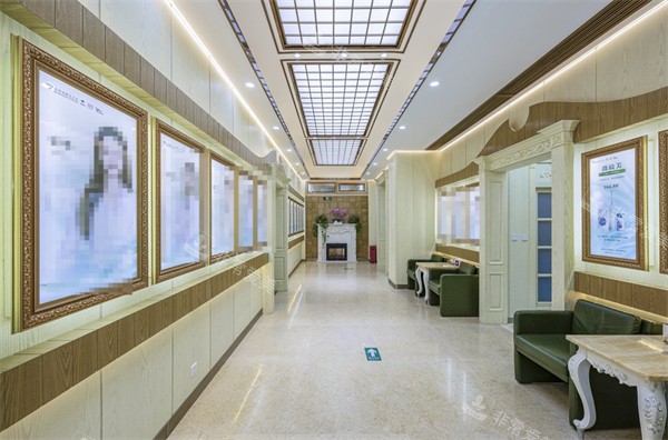 北京润美玉之光医疗美容走廊环境图