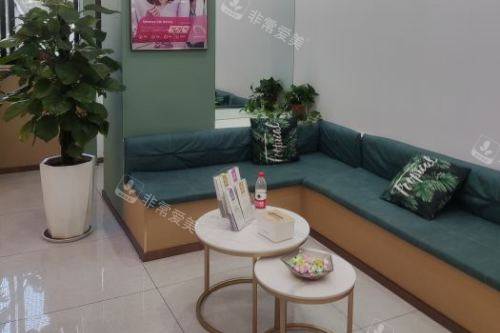 黄石乐芽口腔门诊部休息区