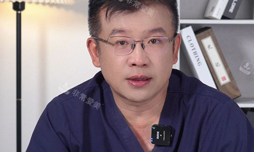 袁強(qiáng)醫(yī)生的照片 袁強(qiáng)醫(yī)生的照片