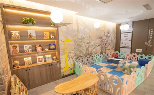 青岛优诺口腔儿童游戏区环境图