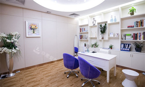 东莞爱思特医疗美容二楼收费室环境
