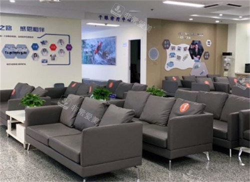 南京东南眼科等候大厅图片