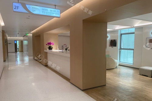 成都新麗美整形內(nèi)部過道環(huán)境 成都新麗美整形內(nèi)部過道環(huán)境