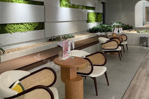 成都新麗美整形內(nèi)部休息等候區(qū)環(huán)境 成都新麗美整形內(nèi)部休息等候區(qū)環(huán)境