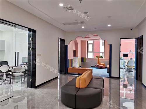 太原易看牙口腔门诊部休息候诊区