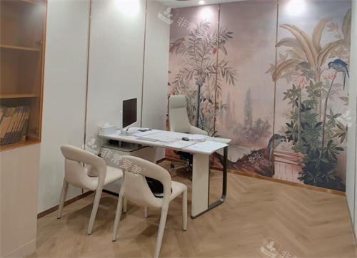 北京美丽之冠医疗美容咨询室