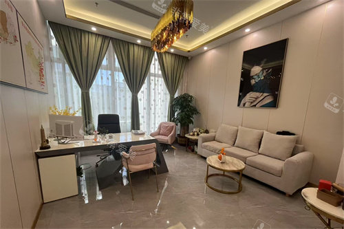 黄学峰富贵包专科面诊室