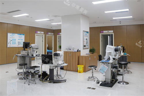 成都中医大银海眼科医院验光区 成都中医大银海眼科医院验光区