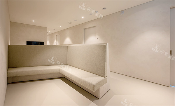 韩国弘大罗薇皮肤科等待区 韩国弘大罗薇皮肤科等待区