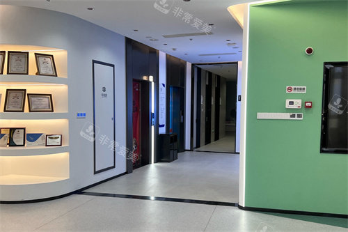 宁波恒美口腔医院大厅通往诊区环境