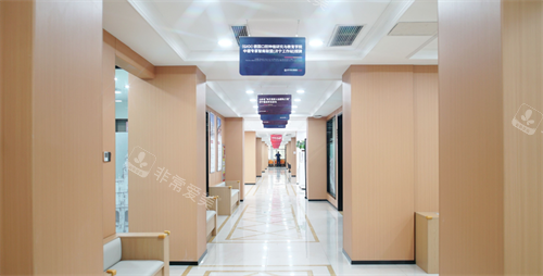 济宁中百口腔走廊