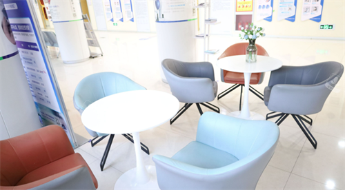 郑州爱尔眼科医院等待