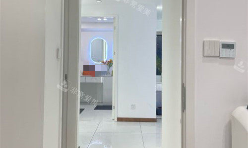 成都朗睿醫(yī)療美容走廊圖