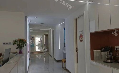 成都朗睿整形醫(yī)院走廊示意圖