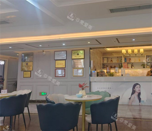 合肥韩宫整形大厅一角