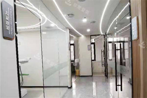 济南蓝点口腔诊疗区走廊