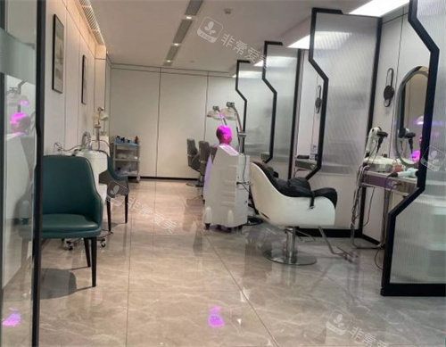 东莞青逸植发怎么样？正规植发连锁品牌|南城宏北路20号|技术多元|口碑爆棚