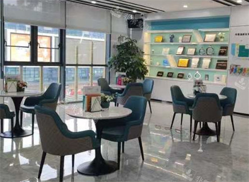 东莞青逸植发休息区