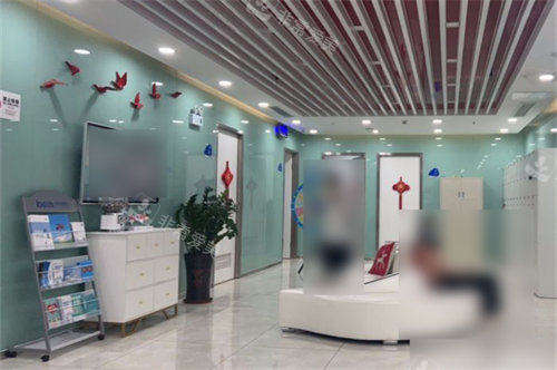 深圳佰视佳眼科医院休息候诊区环境图