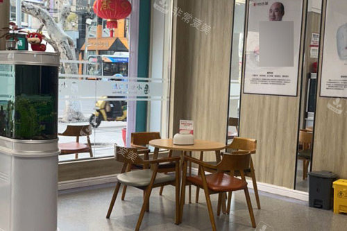 荆门小白兔口腔维宁店大厅图