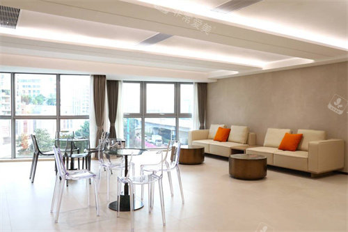 广州曙光美云口腔楼上候诊区