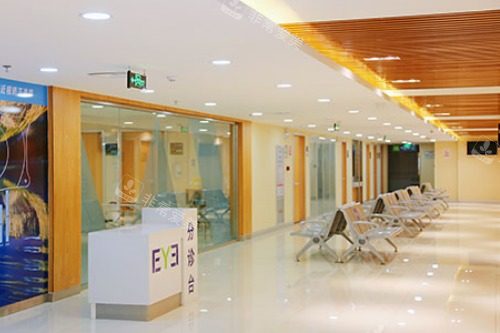山西长治爱尔眼科二楼大厅