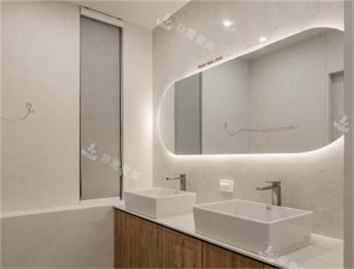 韩国ShineBeam皮肤科洗漱区环境