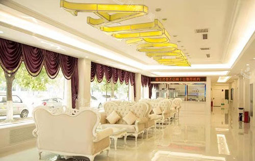 张家口维多利亚医疗美容一楼大厅环境实拍图 张家口维多利亚医疗美容一楼大厅环境实拍图