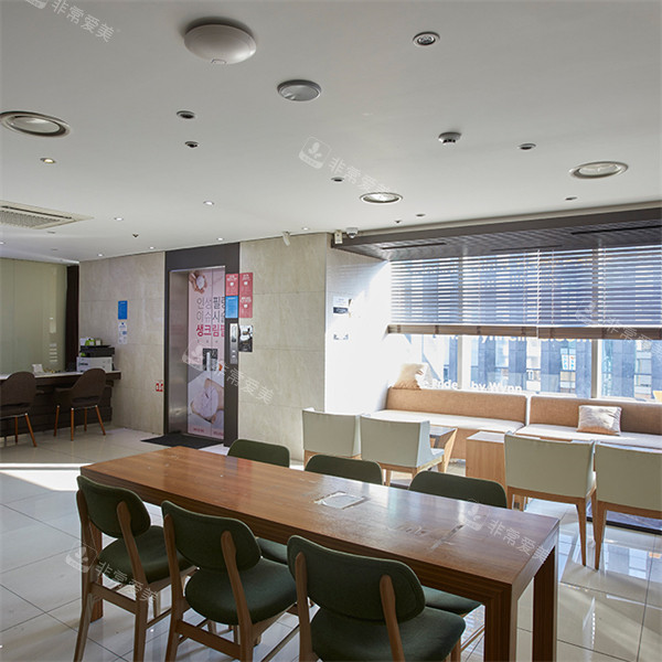 韩国Abijou雅秘珠皮肤科(江南店)等候区一角 韩国Abijou雅秘珠皮肤科(江南店)等候区一角