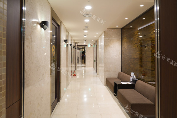 韩国respect整形外科走廊等待区