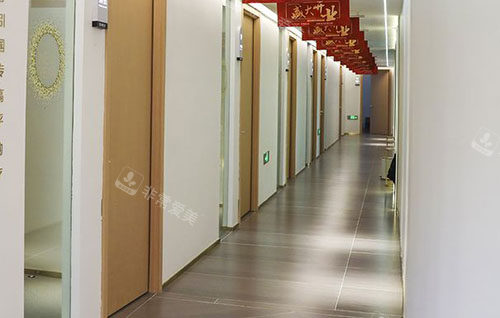 衢州蓝芽口腔走廊环境图