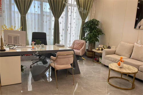 黄学峰富贵包专科院长室