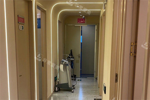 北京伊思凯丽医疗美容走廊环境