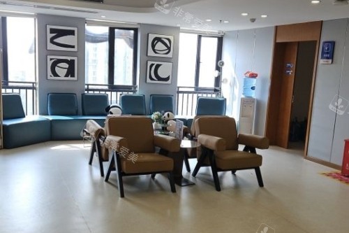 成都现代整形医院候诊区