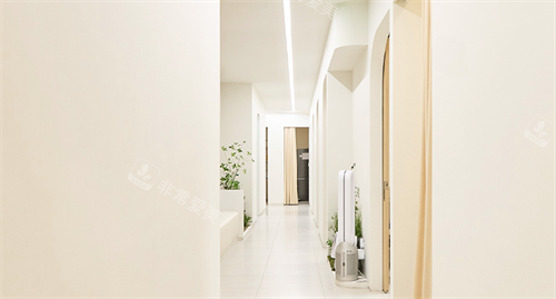 韩国圣水melting皮肤科走廊 韩国圣水melting皮肤科走廊