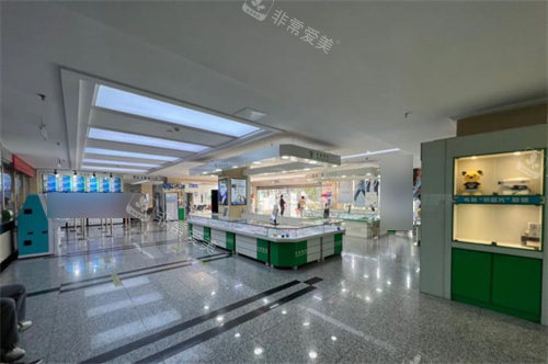 南京东南眼科医院配镜区