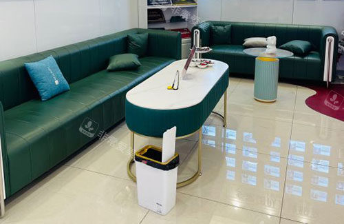 镇江友谊整形大厅休息区