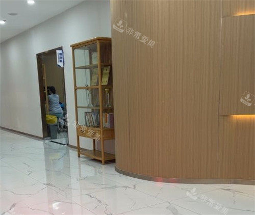 泉州碧莲盛植发大厅环境