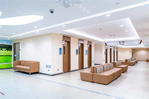 上海医大医院口腔科休息区