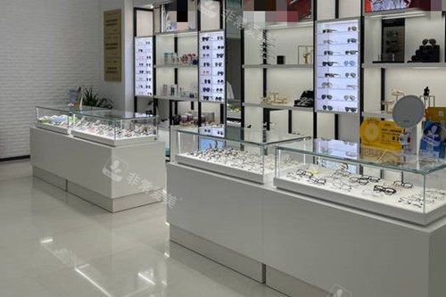 上海威沃眼科门诊内部配镜区环境