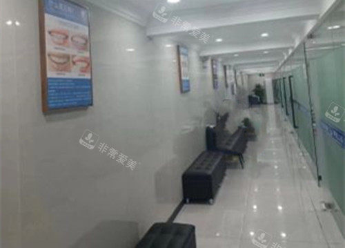 上海明珠医院口腔科内部过道环境