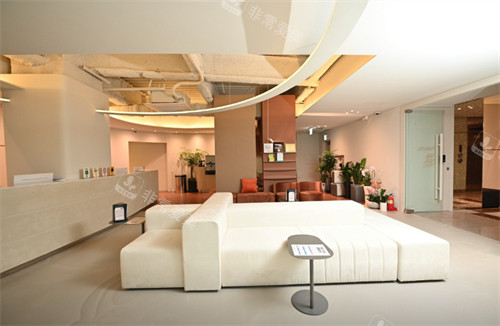 韩国DAYBEAU皮肤科弘大店的大厅 韩国DAYBEAU皮肤科弘大店的大厅