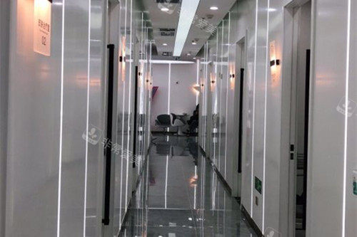 兰州维多丽亚整形医院内部过道环境示意图