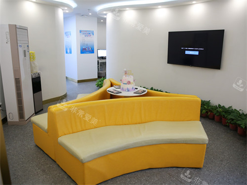 沈阳米兰口腔奥莱店休息沙发