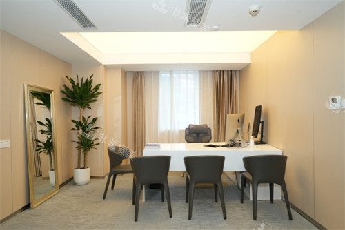 成都艺星皮肤科面诊室环境图一览