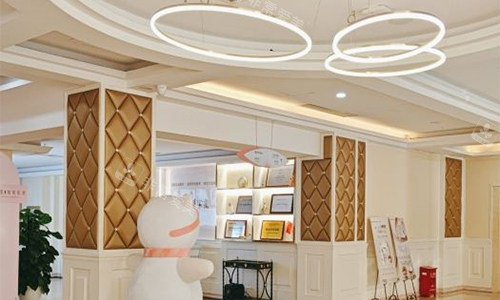 武汉真爱医院大厅的环境图