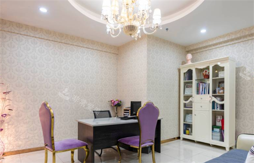 深圳罗文医美问诊室环境