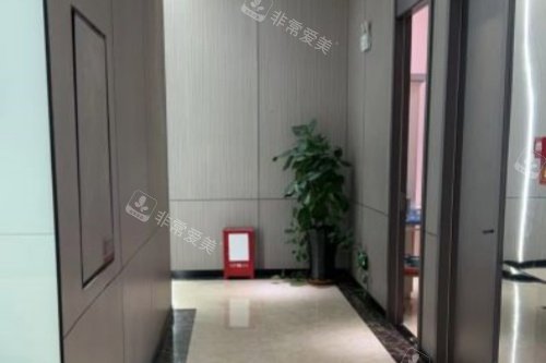 贵阳甲秀医疗门诊部走廊