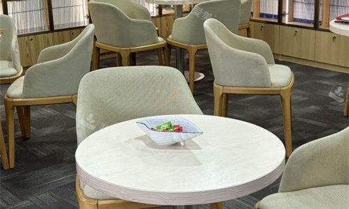 大连爱尔眼科休闲区